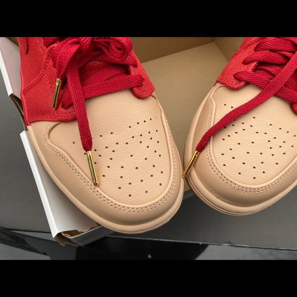 Women’s Air Jordan 1 Retro High Premium Dipped Toe - Picture 5 of 5